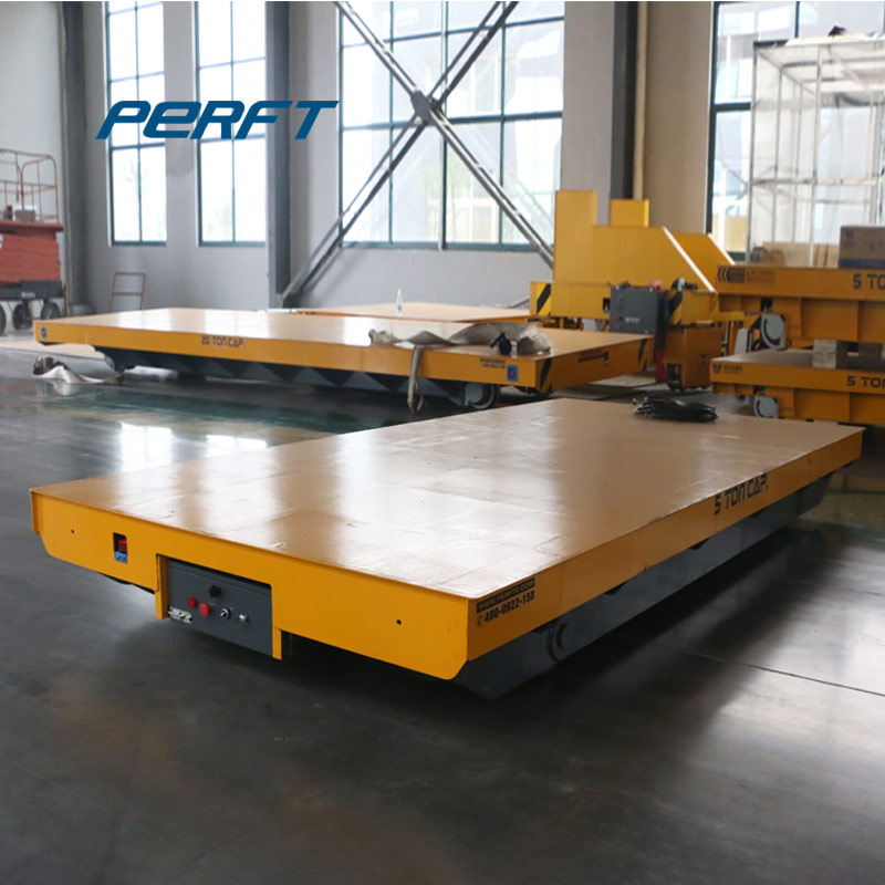 Manipulable rail transfer vehicles for the metallurgical industry