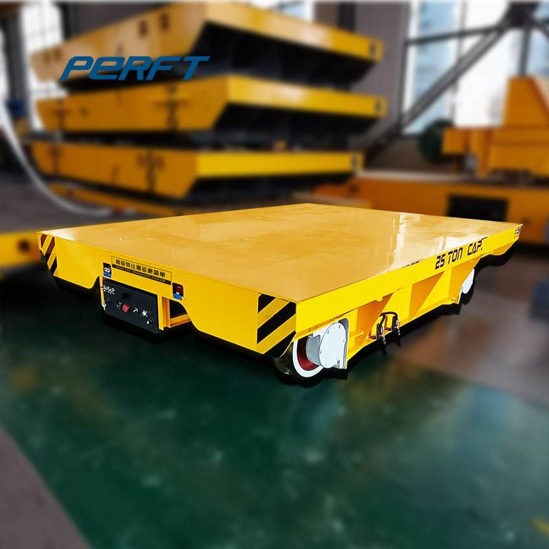 Warehouse handling rotating platform truck