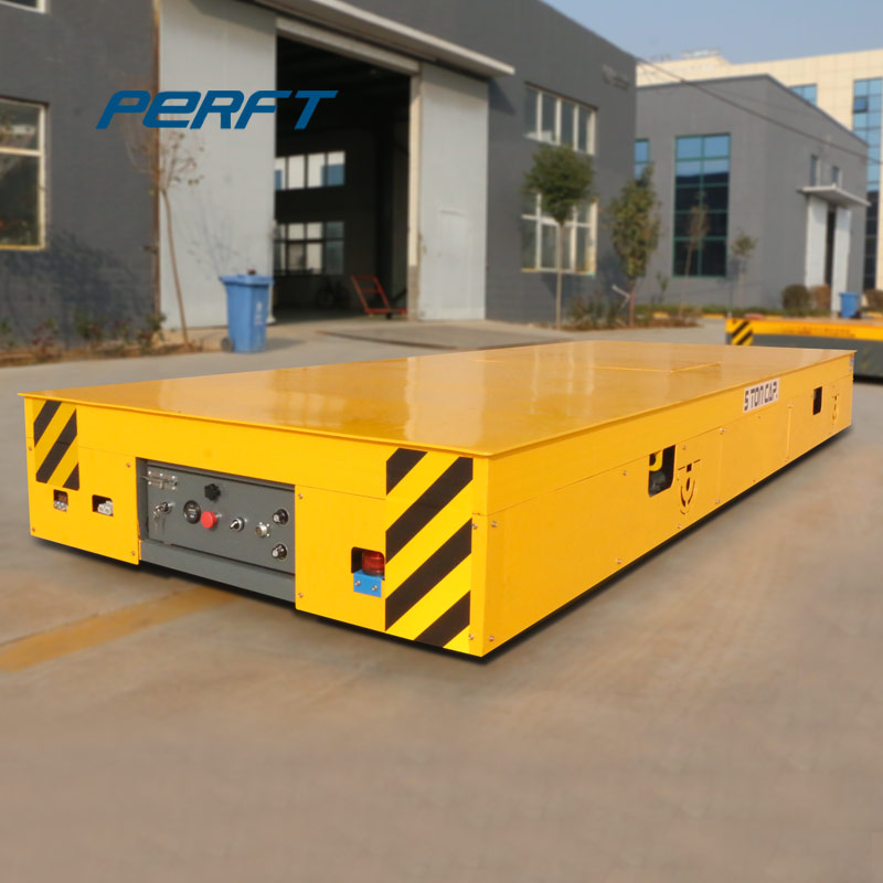 Trackless truck powered by storage battery for equipment in handling workshop