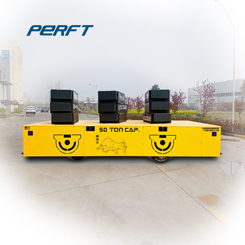 Large-capacity battery trackless flat car